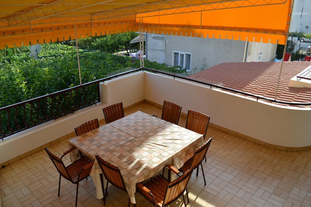 Apartments Karlo Omiš Oda fotoğraf